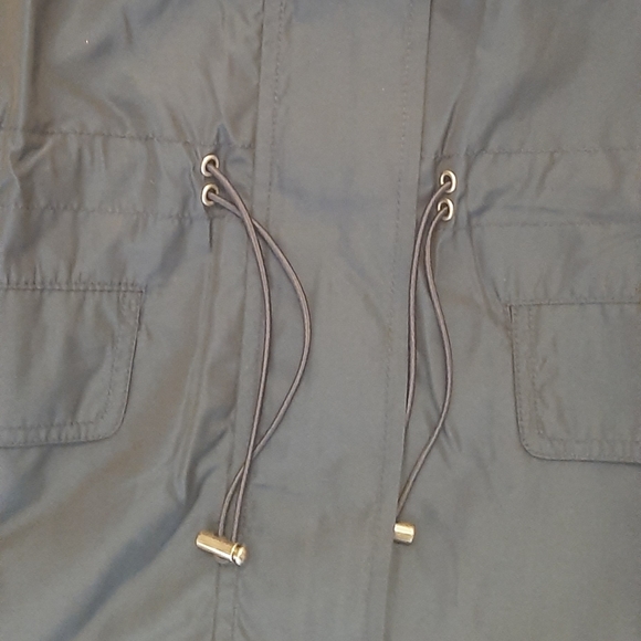 Feminine Anorak - Picture 5 of 6